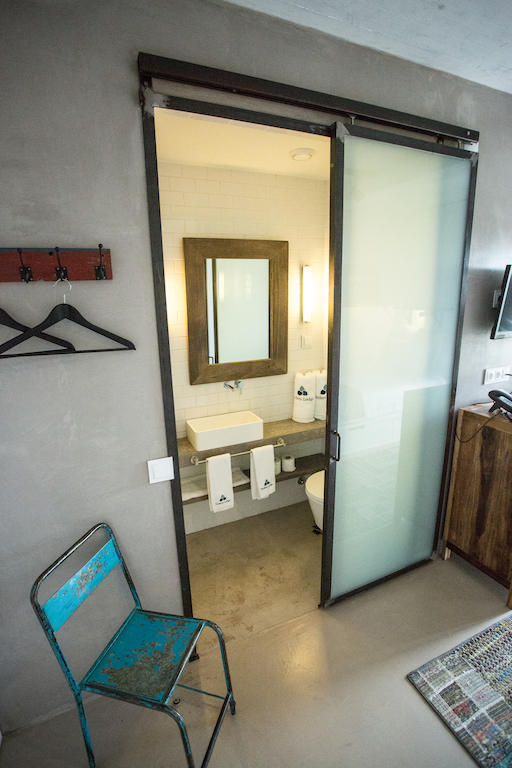 Surfers Lodge Peniche Ruang foto