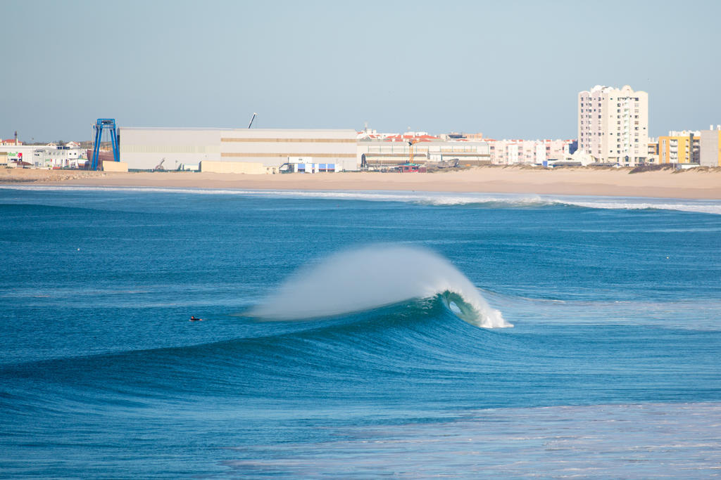 Surfers Lodge Peniche Bagian luar foto