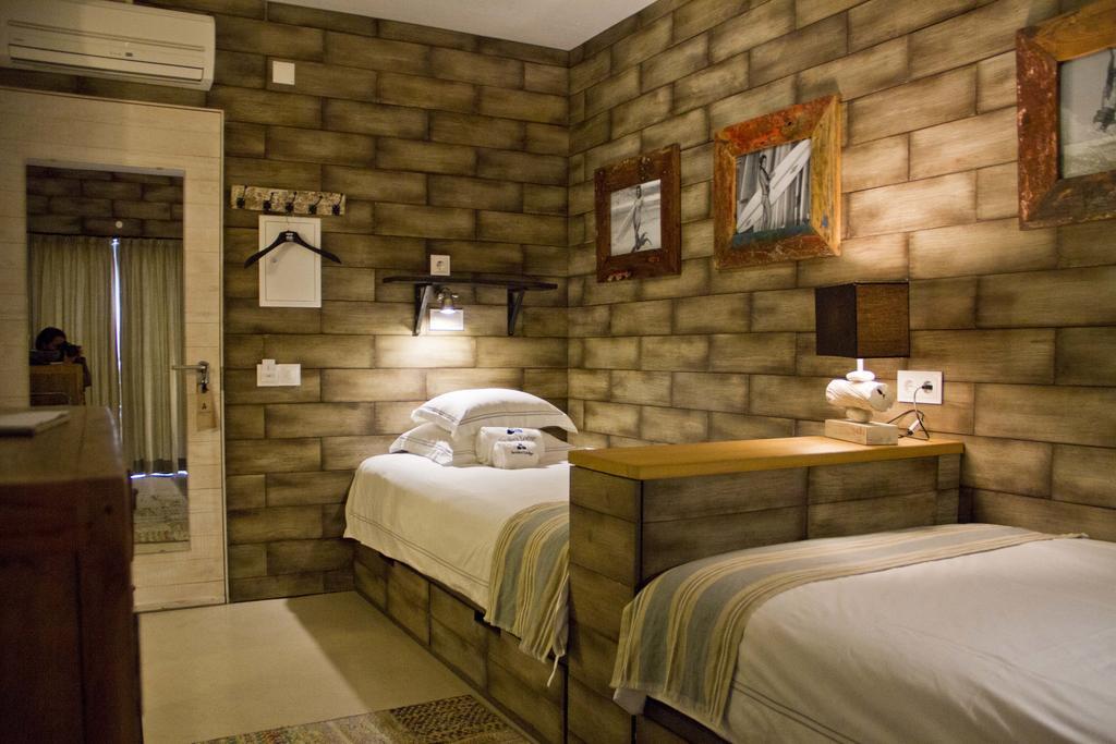 Surfers Lodge Peniche Bagian luar foto