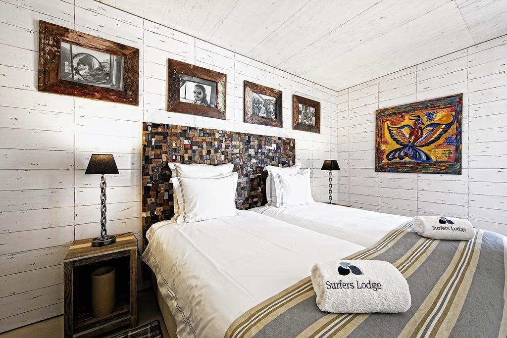 Surfers Lodge Peniche Bagian luar foto