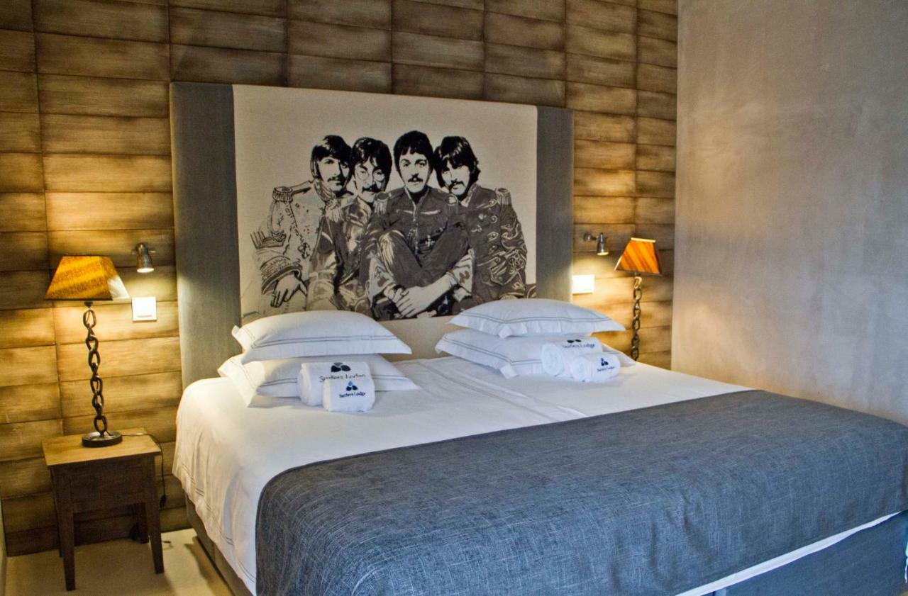 Surfers Lodge Peniche Bagian luar foto