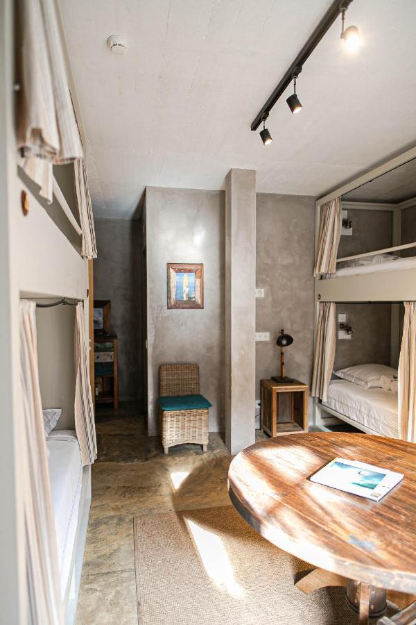 Surfers Lodge Peniche Bagian luar foto