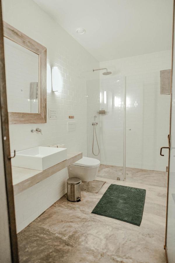 Surfers Lodge Peniche Bagian luar foto